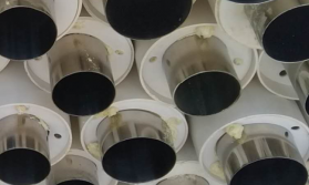 不銹鋼保溫管是聚氨酯發(fā)泡一次成型，可耐100°高溫